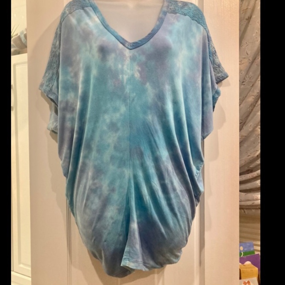 Tie dye with crochet shoulder dolman sleeve brand new condition sz Large